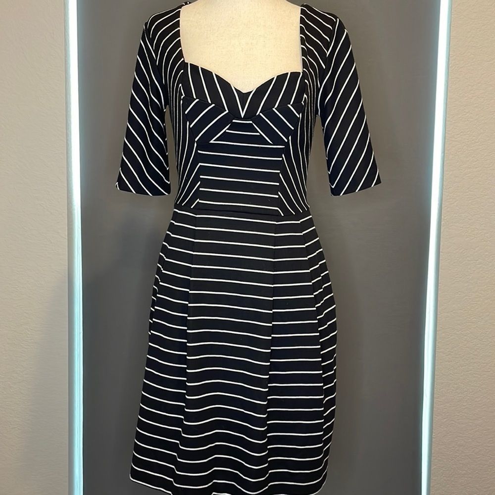 BEBE lined black white dress